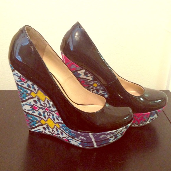 💥Reduced💥 Steve Madden Multi Color Wedges