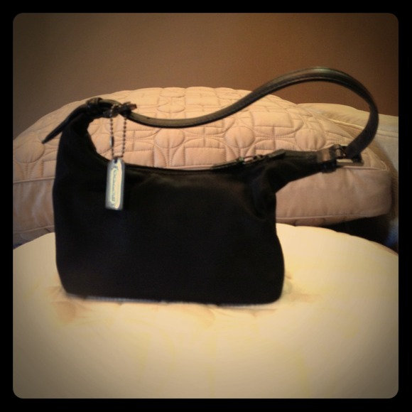 Authentic Coach mini handbag! - Picture 1 of 4