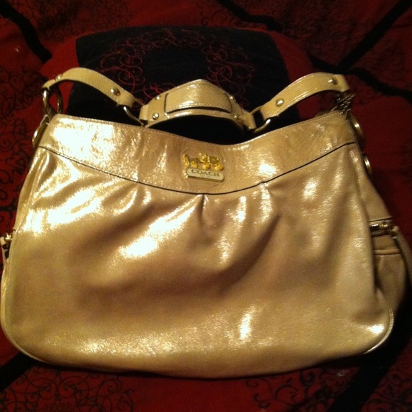 ⭐⭐RESERVED GOLD COACH⭐⭐