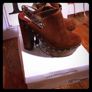 Steve Madden clog