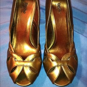 %Bronze open toed heels