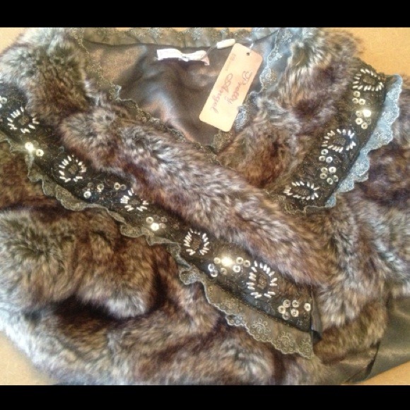 Sexy Cropped Embellished Faux Fur Vest Size L - Picture 3 of 3