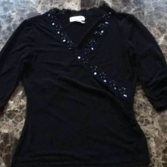 💥💃Black v neck wrap top. Lace neckline👌
