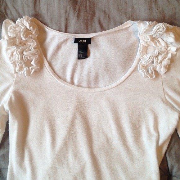 SOLD H&M 3/4 length sleeve top. - Picture 3 of 3