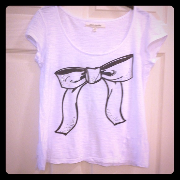 Steve Madden front bow design top. Will fit S-M