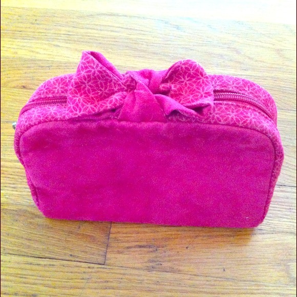🌟SOLD🌟Cute pink suede makeup bag