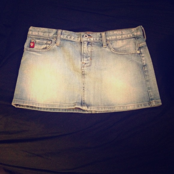 ✨REDUCED!!!!✨Cutest Guess jean skirt!!