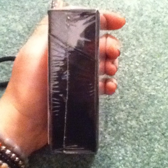 Makeup survival kit! - Picture 3 of 3