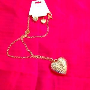 Hammered Gold Heart Necklace an Earring Set 🔥✨💋