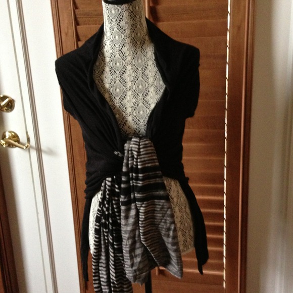 BCBG sweater. - Picture 2 of 4