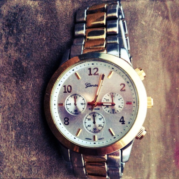 🚫 reserved @ashleyatmos 🚫 two-tone watch