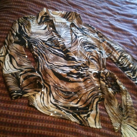 Beautiful blouse with sequins. (REDUCED)