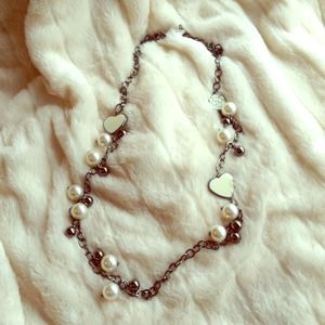 Long necklace with beautiful pearl and heart.