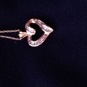 Pretty Diamond heart pendant
