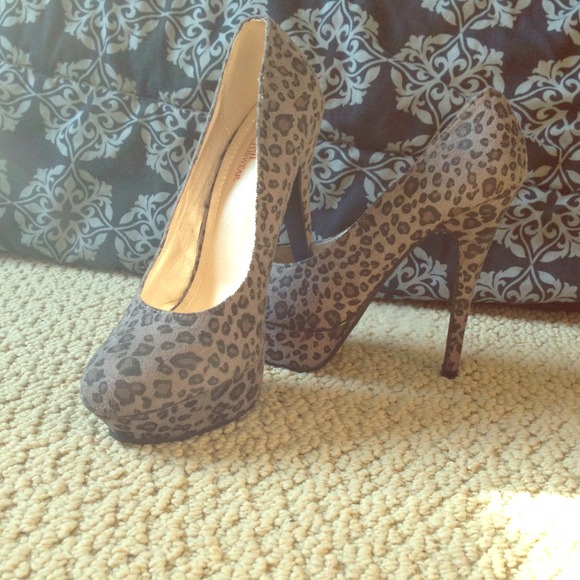 leopard print pumps.