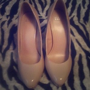 Size 7 Elle nude high heels never worn