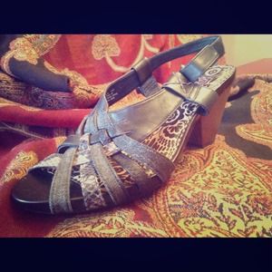 🎈HOLD🎈 Clark's Indigo Leather Sandal 8.5