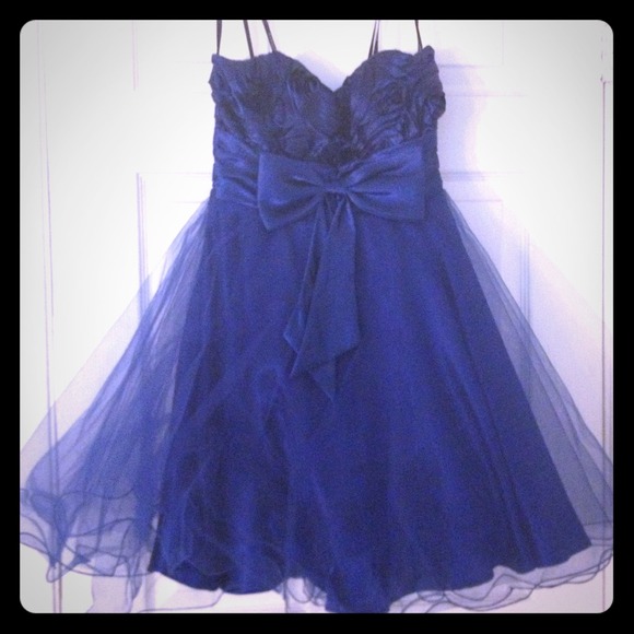 Elegant blue short prom dress
