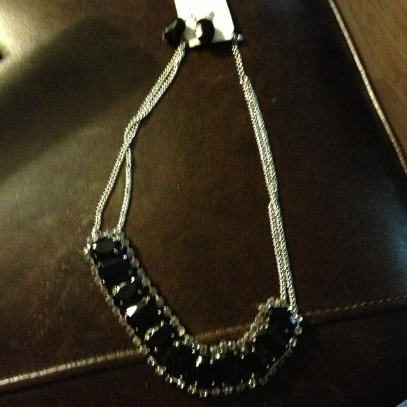 Black necklace & earring set