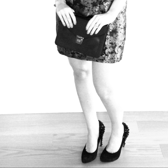 🚩Sold in bundle🚩Cute little black clutch