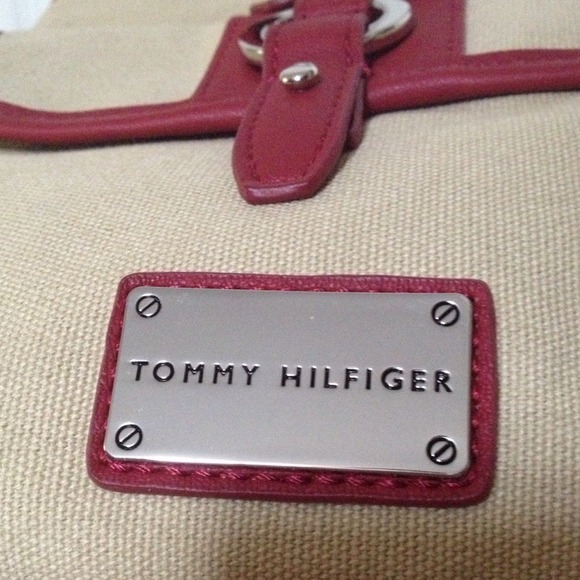 Tommy Hilfiger throw on shoulder bag! Brand new! - Picture 2 of 4