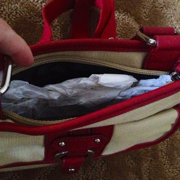 Tommy Hilfiger throw on shoulder bag! Brand new! - Picture 4 of 4