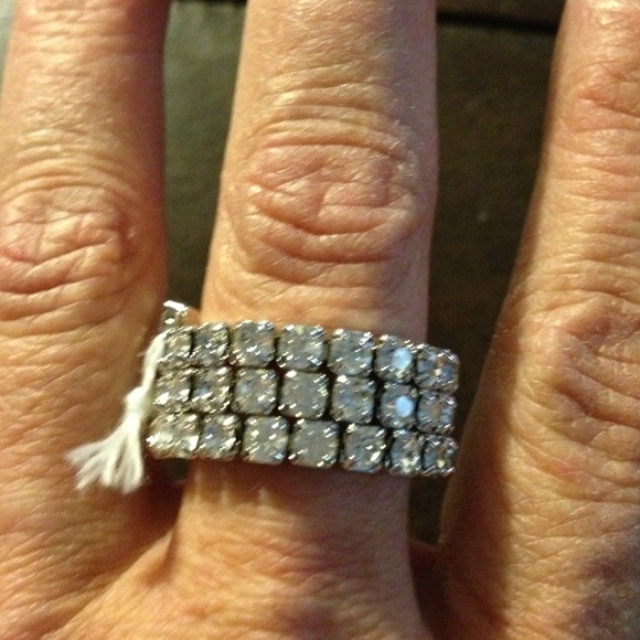 Beautiful crystal flex ring