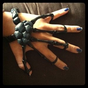Skeleton hand bracelet