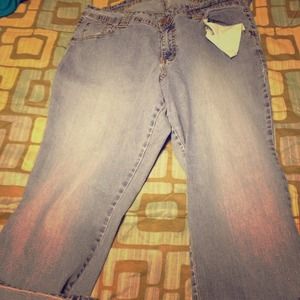 **Reserved**Capri pants