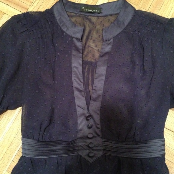 Navy blue dotted tie-back blouse - Picture 2 of 4