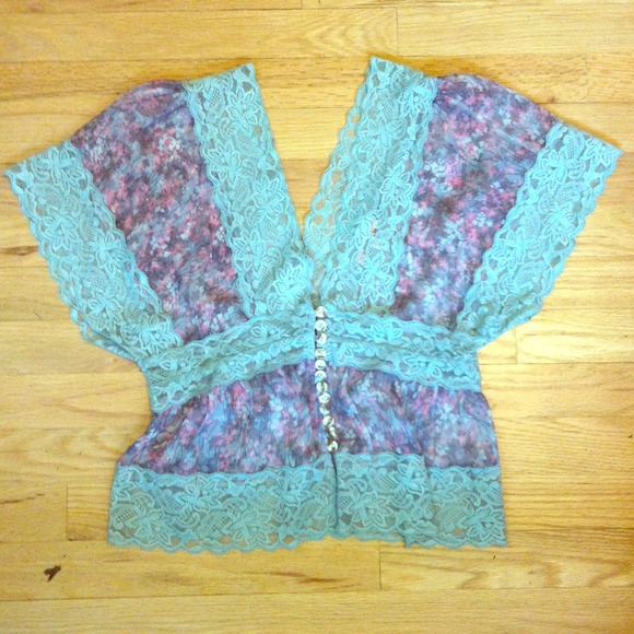 *Reserved bundle* Cute grey and pink, floral top