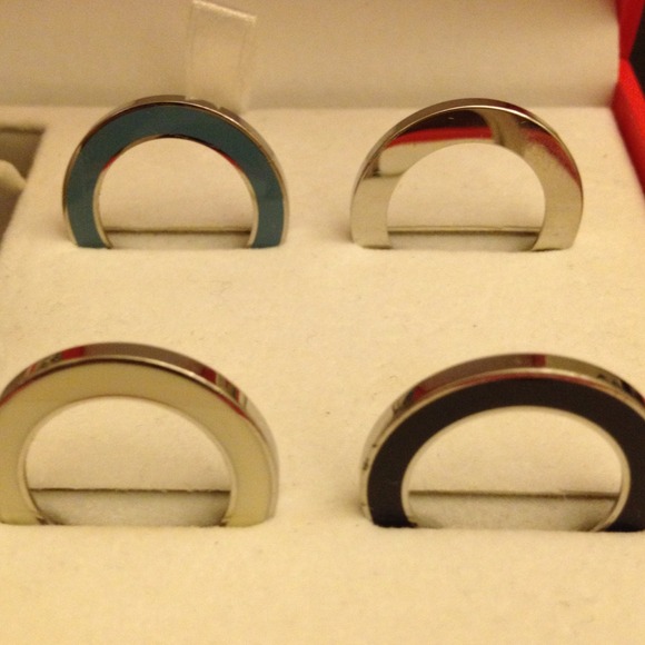 COACH Diamond watch w/ interchangeable bezels - Picture 3 of 4
