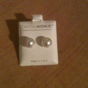 Crystal Avenue Pearl Earrings