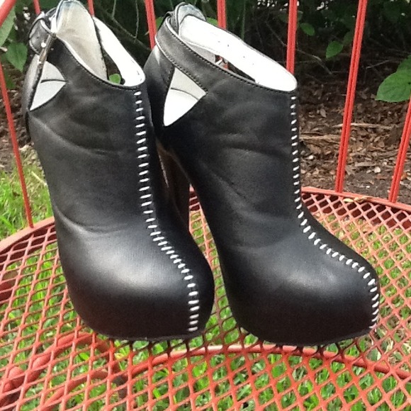 Booties. TRADED