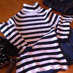 💢REDUCED💢Hilfiger black and white turtle neck