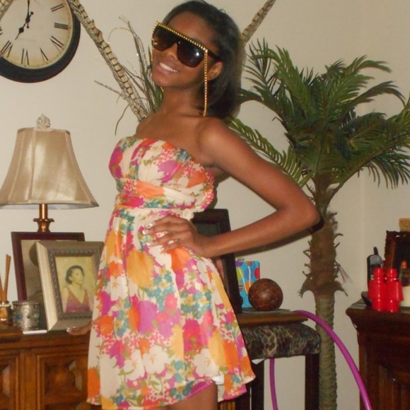 Dress - Picture 3 of 4