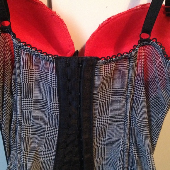 Corset - Picture 2 of 2