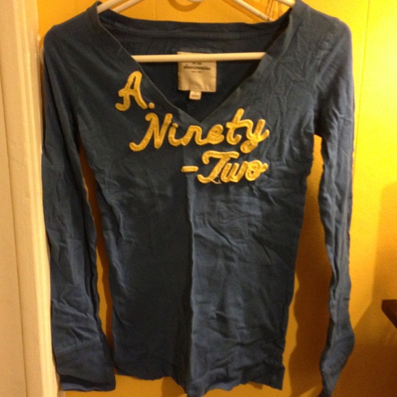 Abercrombie long sleeved vneck - Picture 1 of 2