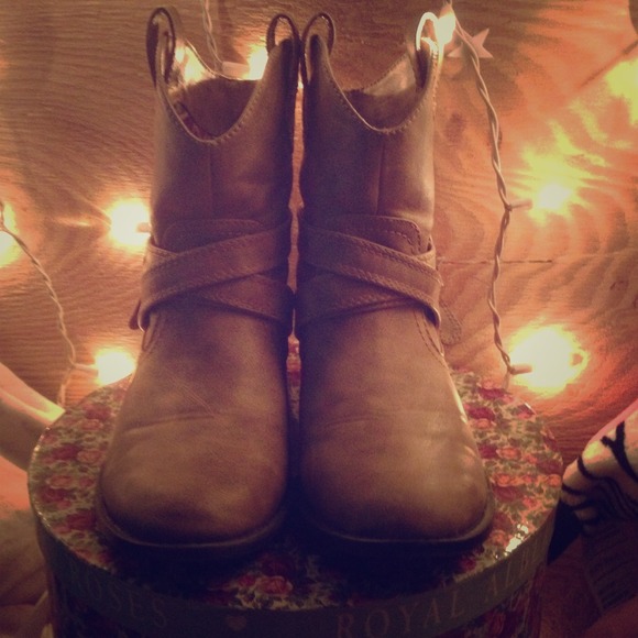 Brown buckle boots