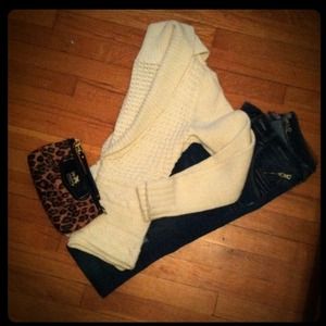 RESERVED 🎀 cozy cream sweater