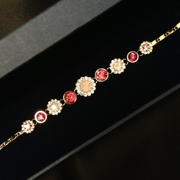 ♥Price Reduced♥ Not authentic Swarovski bracelet