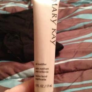 🔴Reserved til 2/22 @bethanycolborn🔴MK mattifier