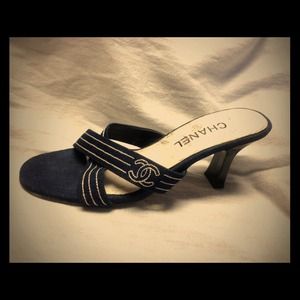 ❗RESERVE 4 yalena❗️Auth CHANEL CC Slides