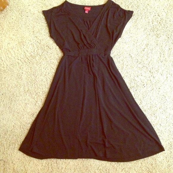 *Sold in bundle* Cute black dress
