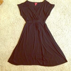 *Sold in bundle* Cute black dress