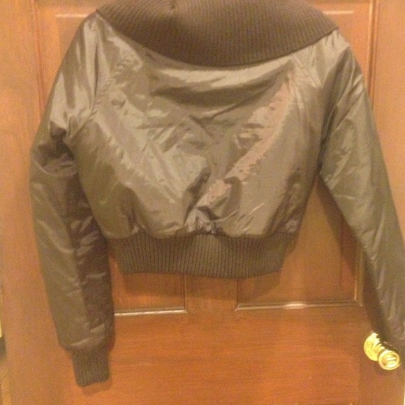 Guess Cropped Jacket - Picture 4 of 4