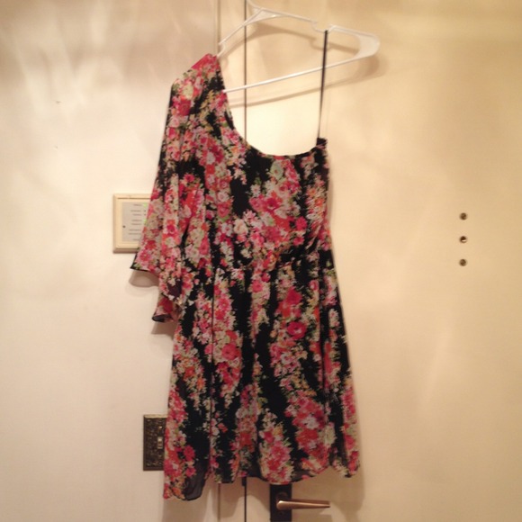 One Sleeve Dress/Shirt