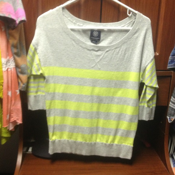 Gray and neon sweater - Picture 1 of 3