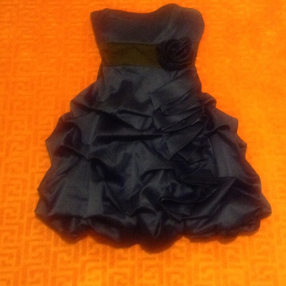 Dress - Picture 1 of 2