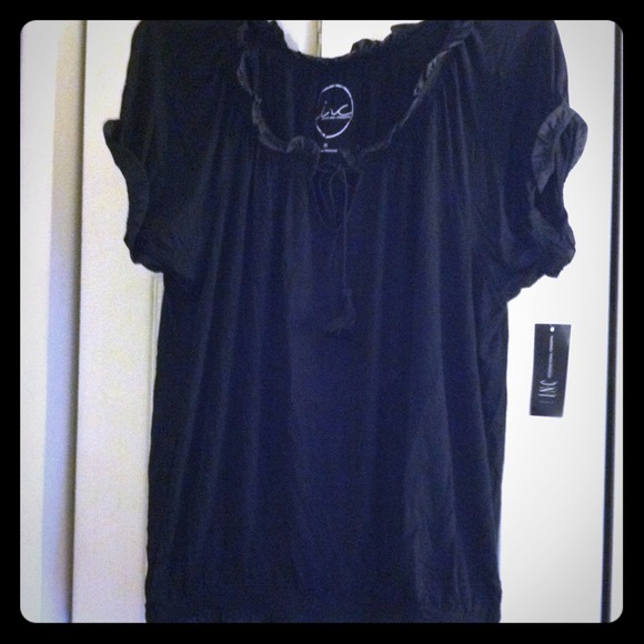 Inc black top tie at cleavage super sexy!